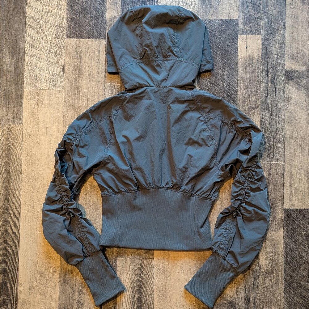 Lululemon Ruched Ribbed-Waist Jacket XS Army Green - Picture 4 of 8